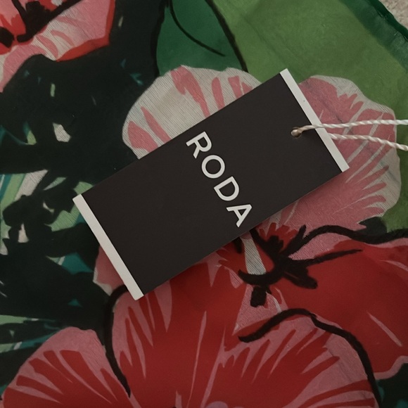 RODA BNWT “surfer boy” scarf - Picture 2 of 3